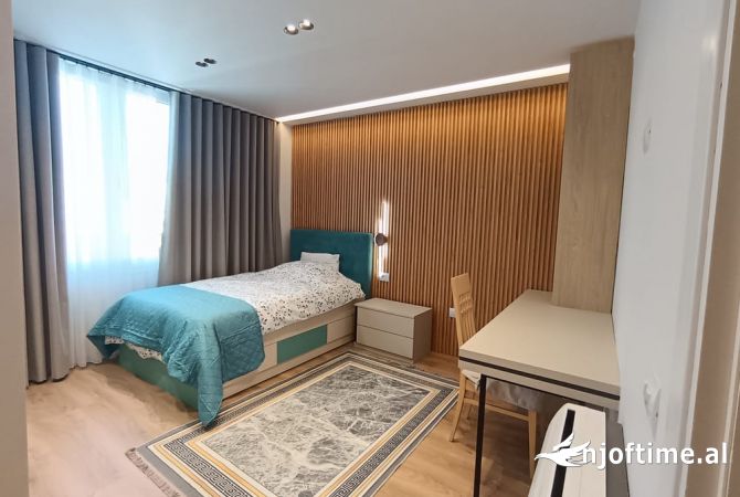 Shtepi me qera Apartament ne Tirane, 3+1, Mobilimi E mobiluar, Pagesa 1,200  Euro.