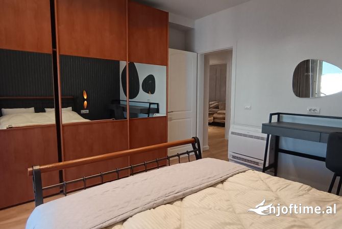 Shtepi me qera Apartament ne Tirane, 3+1, Mobilimi E mobiluar, Pagesa 1,200  Euro.