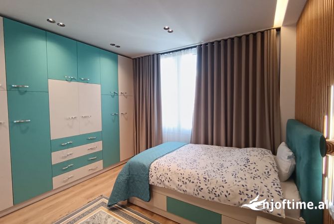 Shtepi me qera Apartament ne Tirane, 3+1, Mobilimi E mobiluar, Pagesa 1,200  Euro.