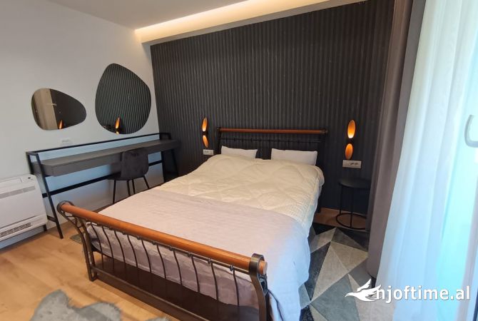Shtepi me qera Apartament ne Tirane, 3+1, Mobilimi E mobiluar, Pagesa 1,200  Euro.