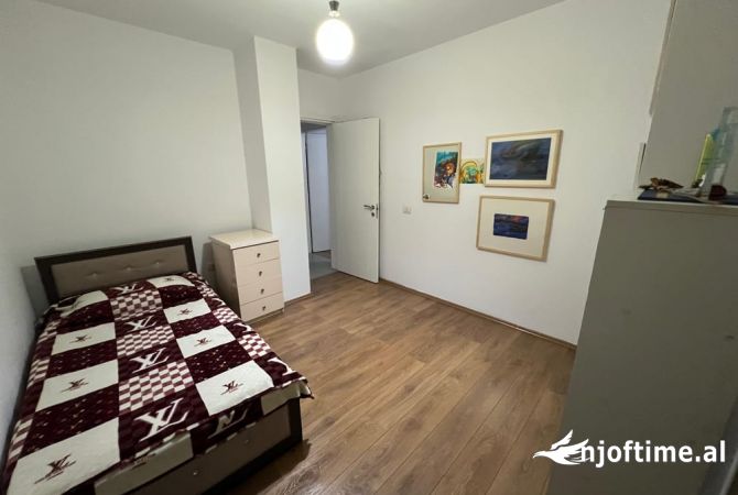 Shtepi me qera Apartament ne Tirane, 2+1, Mobilimi E mobiluar, Pagesa 700  Euro.
