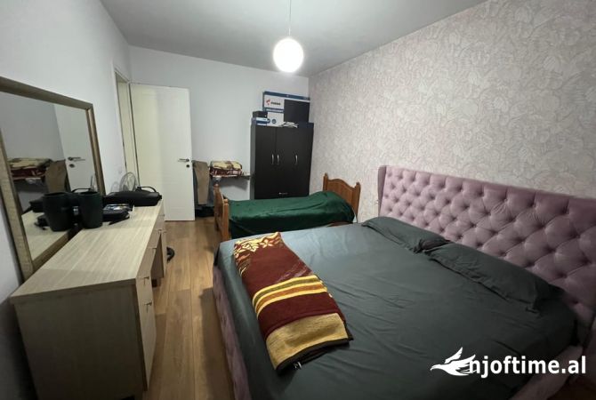 Shtepi me qera Apartament ne Tirane, 2+1, Mobilimi E mobiluar, Pagesa 700  Euro.