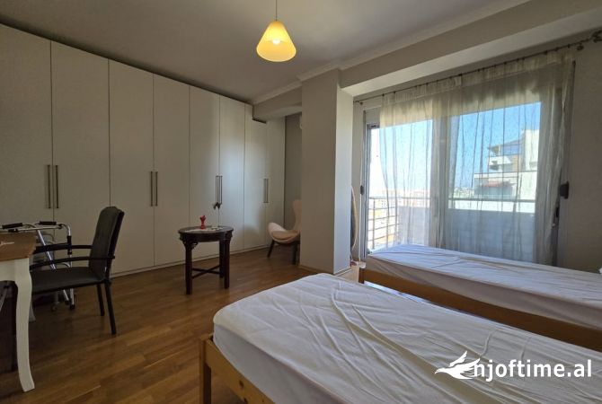 Shtepi ne shitje Apartament ne Tirane, 1+1, Mobilimi E mobiluar, Pagesa 190,000  Euro.