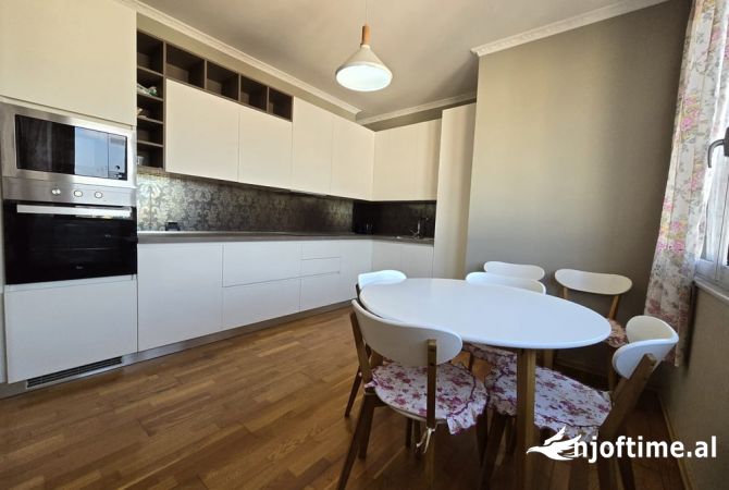 Shtepi ne shitje Apartament ne Tirane, 1+1, Mobilimi E mobiluar, Pagesa 190,000  Euro.