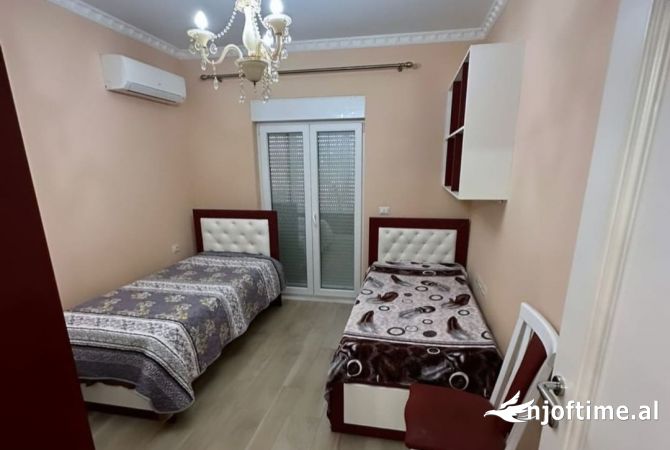 Shtepi ne shitje Apartament ne Tirane, 2+1, Mobilimi E mobiluar, Pagesa 130,000  Euro.