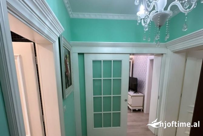 Shtepi ne shitje Apartament ne Tirane, 2+1, Mobilimi E mobiluar, Pagesa 130,000  Euro.