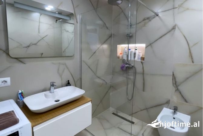 Shtepi ne shitje Apartament ne Tirane, 2+1, Mobilimi E mobiluar, Pagesa 229,000  Euro.