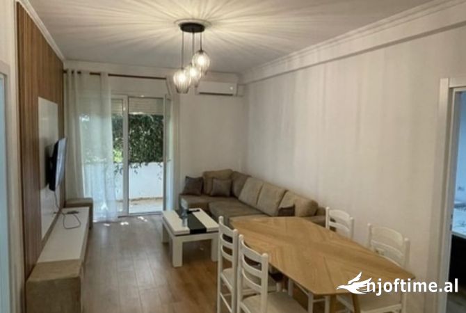 Shtepi me qera 2+1 ne Tirane - 800 Euro
