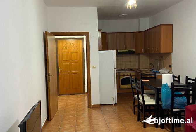 Shtepi me qera Apartament ne Tirane, 1+1, Mobilimi E mobiluar, Pagesa 55,000  Leke.