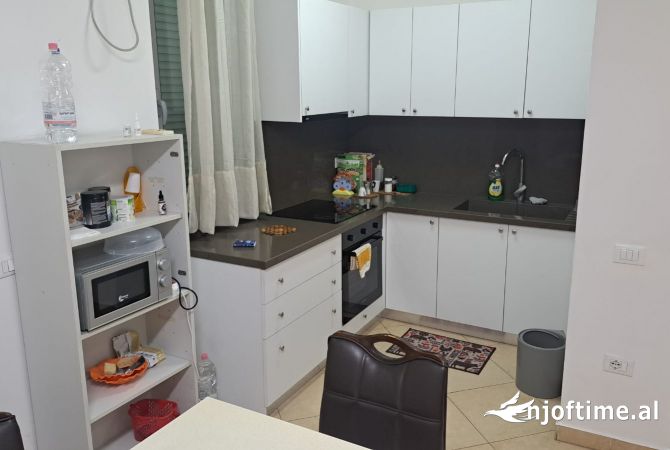 Shtepi me qera Apartament ne Tirane, 1+1, Mobilimi E mobiluar, Pagesa 60,000  Leke.