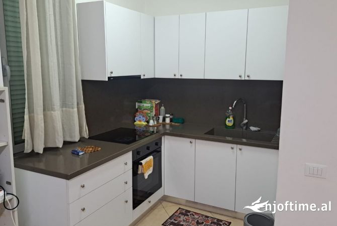 Shtepi me qera Apartament ne Tirane, 1+1, Mobilimi E mobiluar, Pagesa 60,000  Leke.