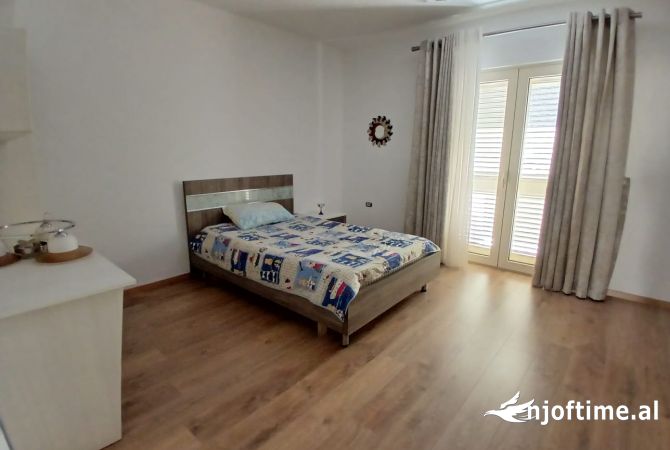 Shtepi me qera Vila Luksoze ne Tirane, 6+1, Mobilimi E mobiluar, Pagesa 8,500  Euro.