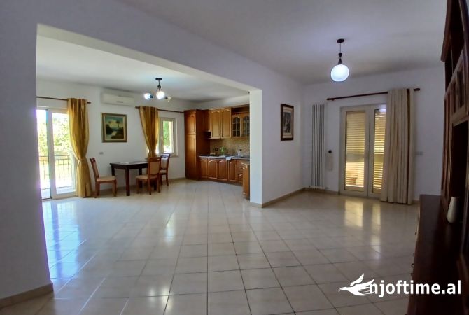 Shtepi me qera Vila Luksoze ne Tirane, 6+1, Mobilimi E mobiluar, Pagesa 8,500  Euro.