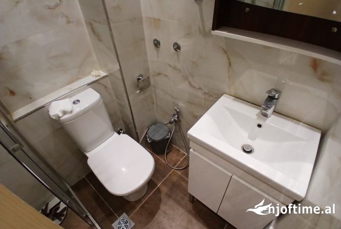 Shtepi me qera Vila Luksoze ne Tirane, 6+1, Mobilimi E mobiluar, Pagesa 8,500  Euro.