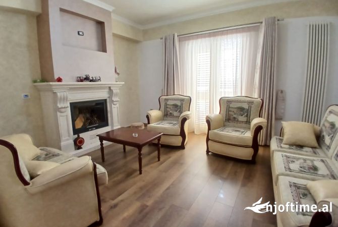 Shtepi me qera 6+1 ne Tirane - 8,500 Euro