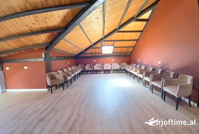 Shtepi me qera Vila Luksoze ne Tirane, 6+1, Mobilimi E mobiluar, Pagesa 8,500  Euro.