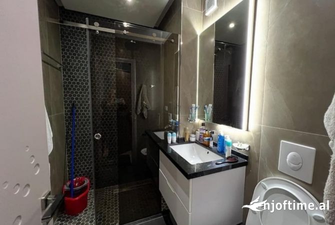 Shtepi me qera Apartament ne Tirane, 2+1, Mobilimi E mobiluar, Pagesa 1,000  Euro.