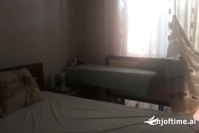 Shtepi ne shitje Apartament ne Tirane, 2+1, Mobilimi E mobiluar, Pagesa 110,000  Euro.