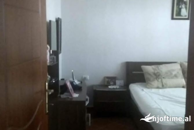 Shtepi ne shitje Apartament ne Tirane, 2+1, Mobilimi E mobiluar, Pagesa 110,000  Euro.