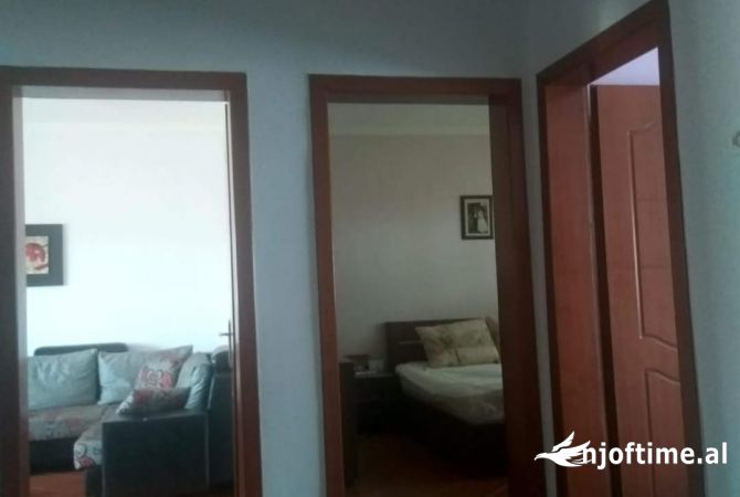 Shtepi ne shitje Apartament ne Tirane, 2+1, Mobilimi E mobiluar, Pagesa 110,000  Euro.