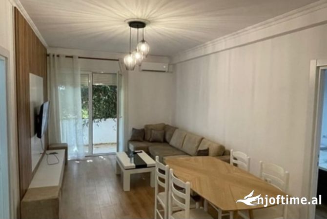 Shtepi me qera 2+1 ne Tirane - 800 Euro