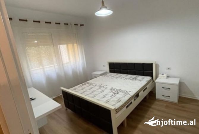 Shtepi me qera Apartament ne Tirane, 2+1, Mobilimi E mobiluar, Pagesa 800  Euro.