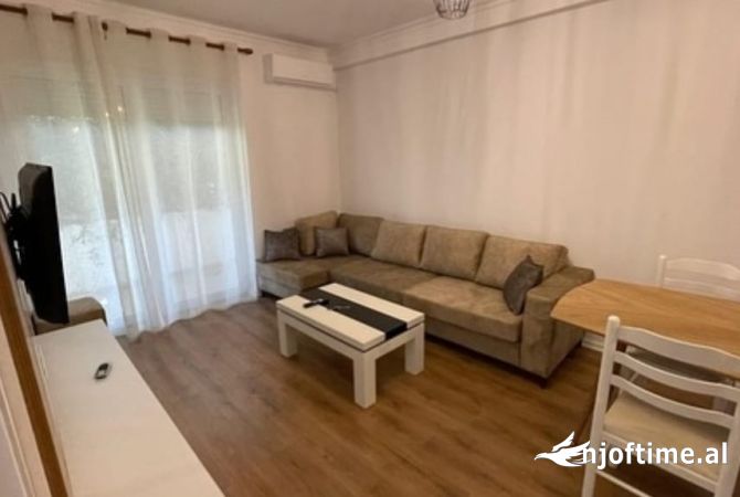 Shtepi me qera 2+1 ne Tirane - 800 Euro