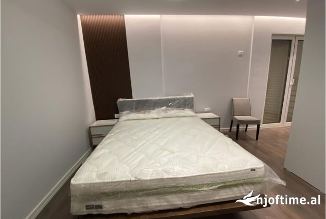 Shtepi me qera Apartament ne Tirane, 2+1, Mobilimi E mobiluar, Pagesa 650  Euro.