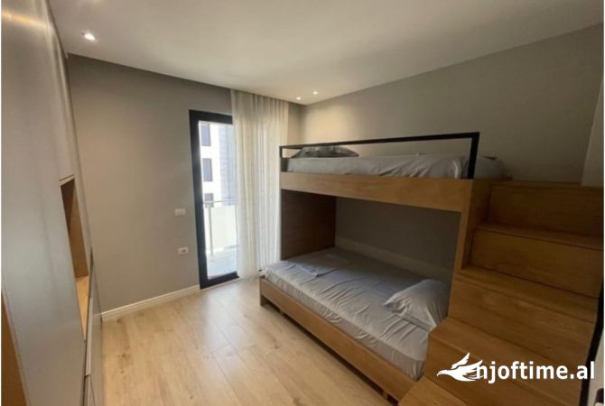 Shtepi ne shitje Apartament ne Tirane, 2+1, Mobilimi E mobiluar, Pagesa 139,613  Euro.