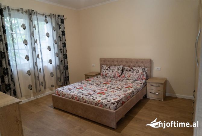Shtepi me qera Apartament ne Tirane, 2+1, Mobilimi E mobiluar, Pagesa 1,000  Euro.