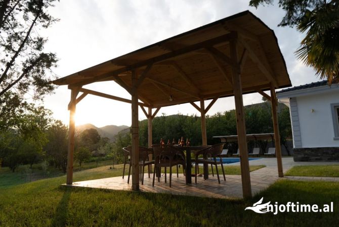 Shtepi me qera Apartament ne Tirane, 2+1, Mobilimi E mobiluar, Pagesa 1,000  Euro.