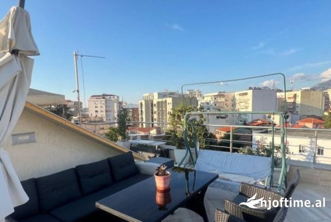 Shtepi ne shitje Apartament ne Tirane, 3+1, Mobilimi E mobiluar, Pagesa 287,000  Euro.