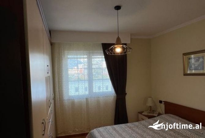 Shtepi ne shitje Apartament ne Tirane, 3+1, Mobilimi E mobiluar, Pagesa 287,000  Euro.