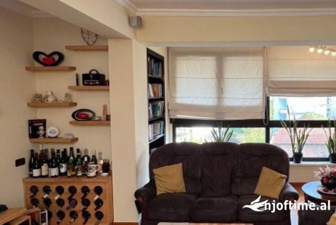 Shtepi ne shitje Apartament ne Tirane, 3+1, Mobilimi E mobiluar, Pagesa 287,000  Euro.