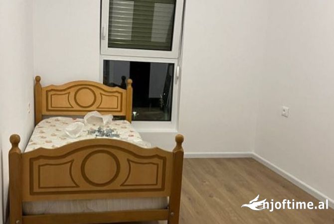 Shtepi me qera Apartament ne Tirane, 2+1, Mobilimi E mobiluar, Pagesa 45,000  Leke.