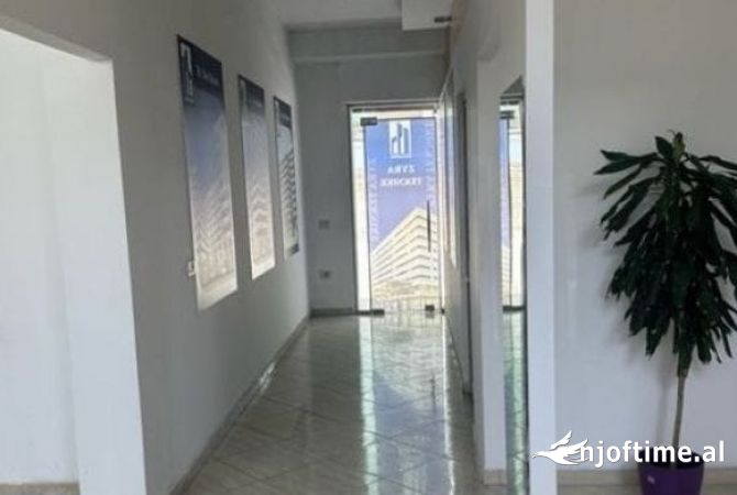 Ambient biznesi me qera 3+1 ne Tirane - 70,000 Leke