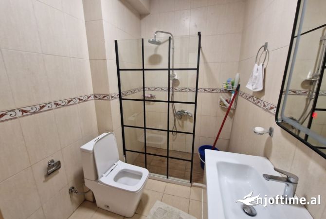 Shtepi ne shitje Apartament ne Tirane, 1+1, Mobilimi E mobiluar, Pagesa 165,000  Euro.