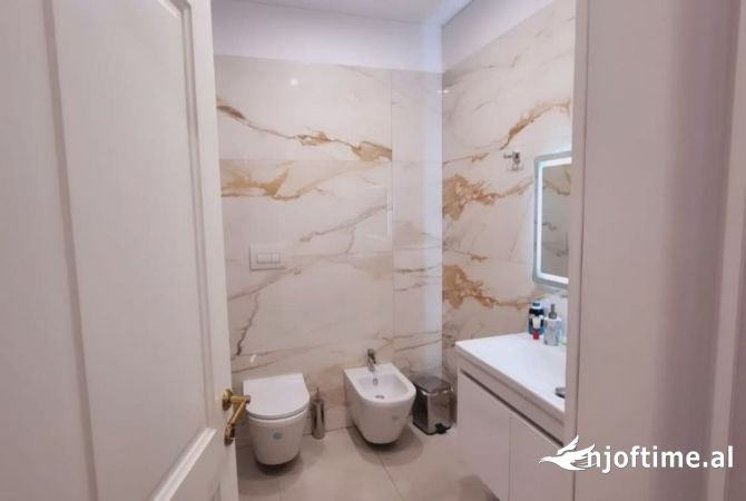 Shtepi ne shitje Apartament ne Tirane, 1+1, Mobilimi E mobiluar, Pagesa 180,000  Euro.