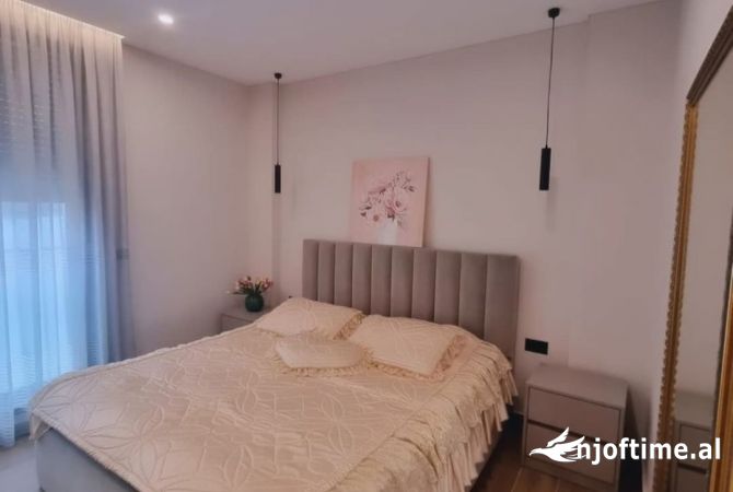 Shtepi ne shitje Apartament ne Tirane, 1+1, Mobilimi E mobiluar, Pagesa 180,000  Euro.