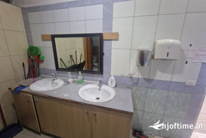 Ambient biznesi me qera 3+1 ne Tirane - 550 Euro