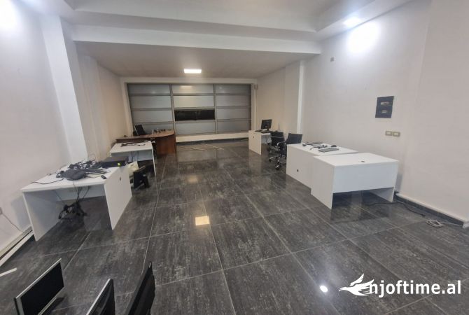 Ambient biznesi me qera 3+1 ne Tirane - 550 Euro