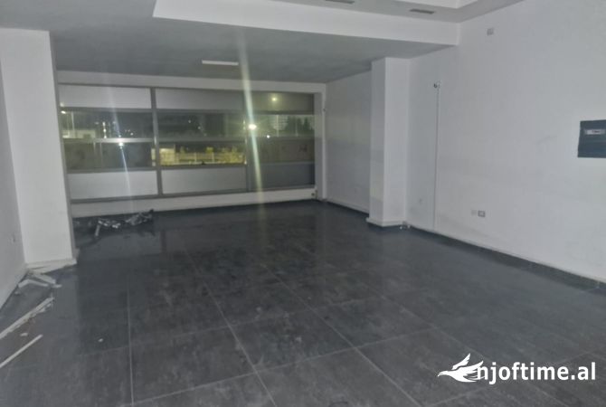 Ambient biznesi me qera 3+1 ne Tirane - 1,100 Euro