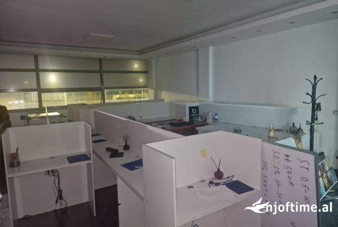 Ambient biznesi me qera 3+1 ne Tirane - 1,100 Euro