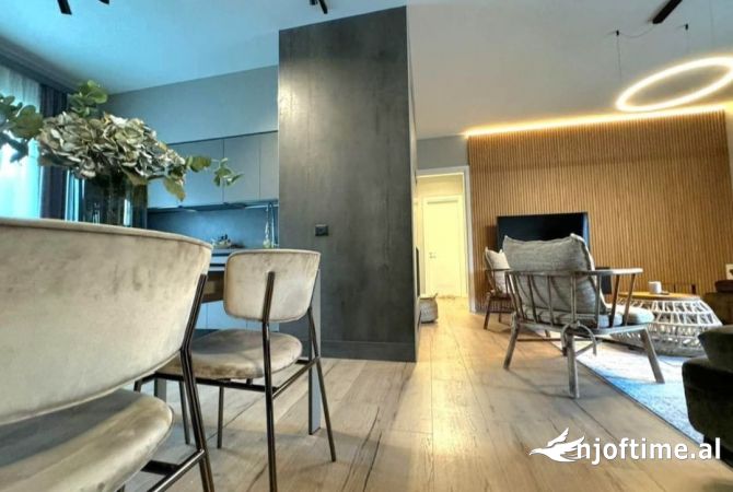 Shtepi ne shitje Apartament ne Tirane, 3+1, Mobilimi E mobiluar, Pagesa 450,000  Euro.