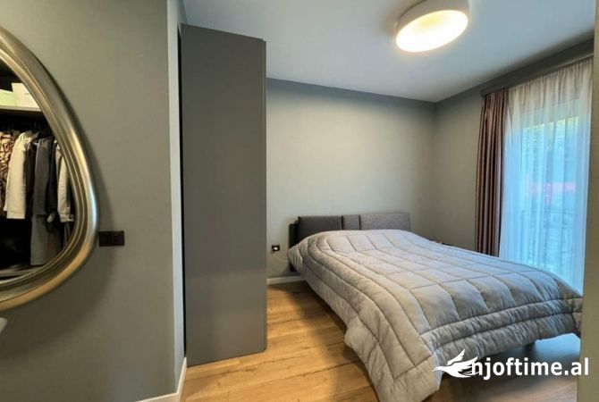 Shtepi ne shitje Apartament ne Tirane, 3+1, Mobilimi E mobiluar, Pagesa 450,000  Euro.