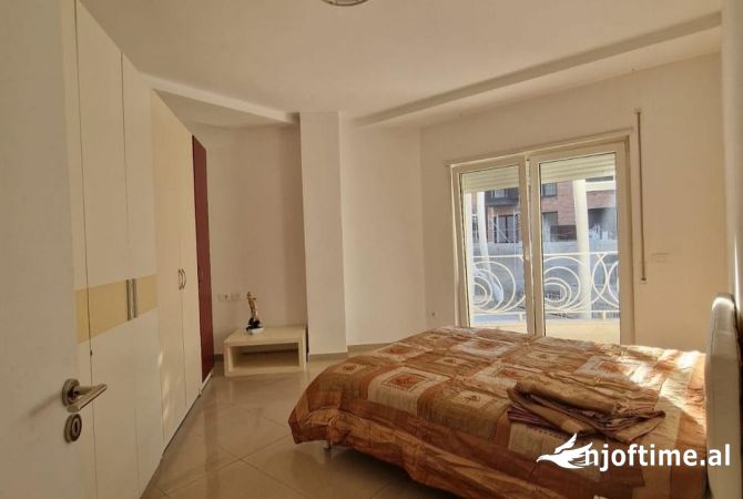 Shtepi me qera Apartament ne Tirane, 1+1, Mobilimi E mobiluar, Pagesa 500  Euro.