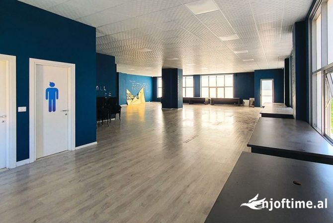 Shitet Ambjent Biznesi ne katin +1 ne Rrugen Bardhyl prane Spitaleve 