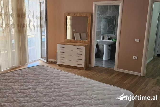 Shtepi ne shitje Apartament ne Tirane, 3+1, Mobilimi E mobiluar, Pagesa 248,000  Euro.