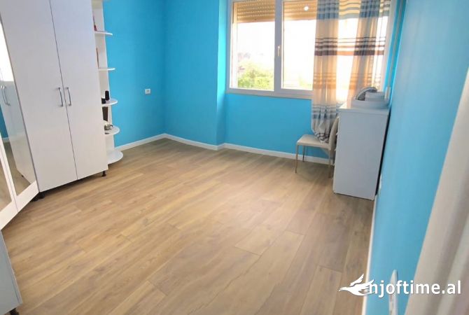 Shtepi ne shitje Apartament ne Tirane, 3+1, Mobilimi E mobiluar, Pagesa 248,000  Euro.