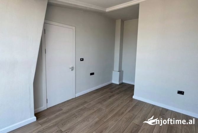 Shtepi ne shitje Apartament ne Tirane, 2+1, Mobilimi Bosh, pa mobiluar, Pagesa 125,000  Euro.